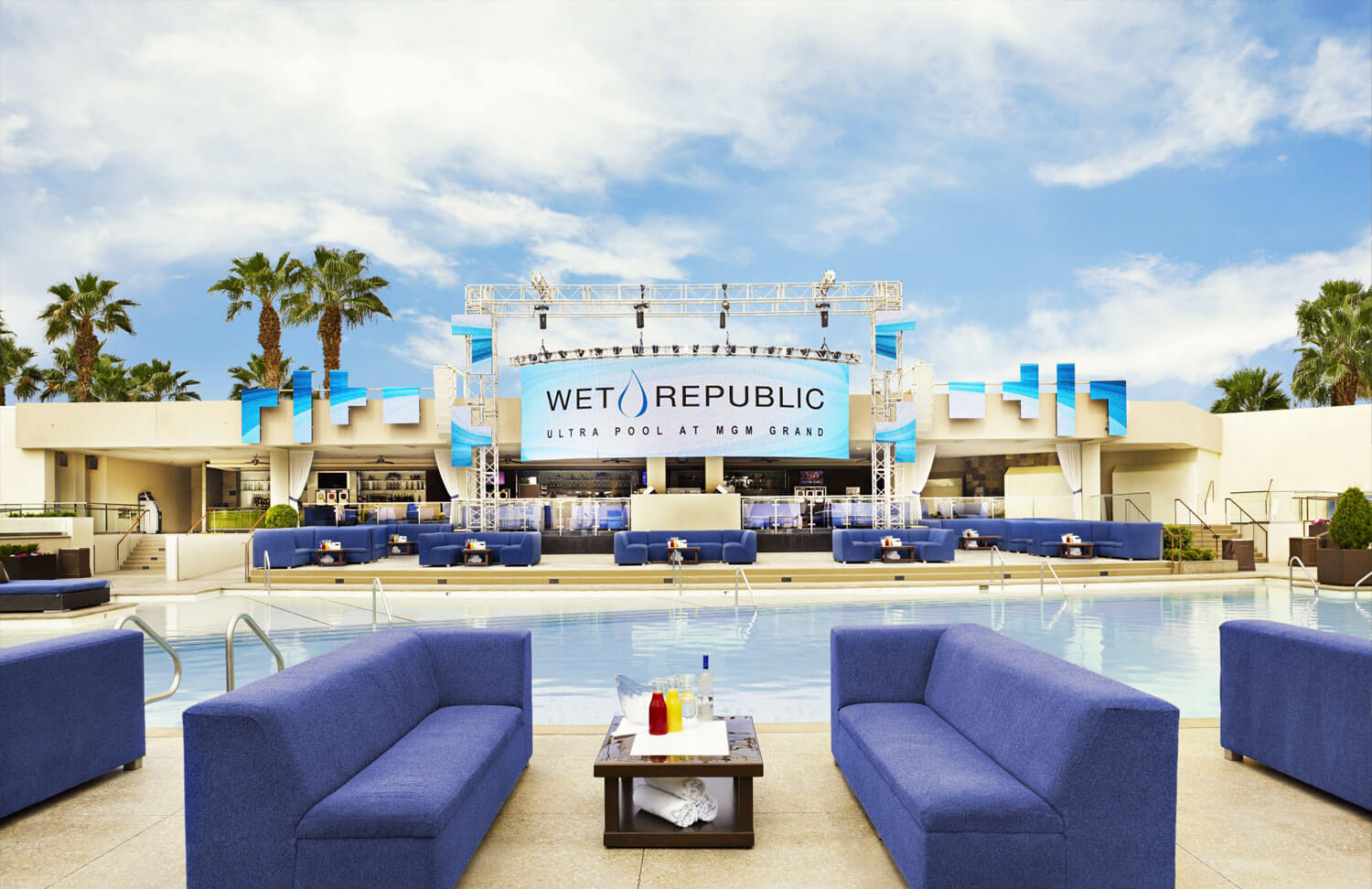 Inside WET REPUBLIC: A Las Vegas Pool Party Boasting Performances By Top  Artists